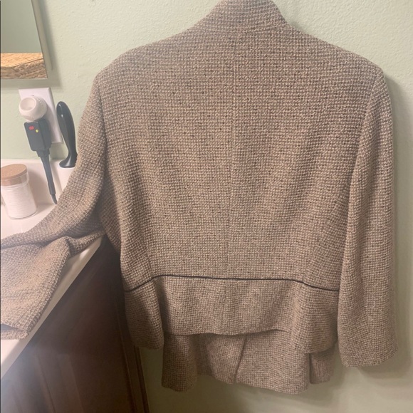 Women’s suit - Picture 5 of 5